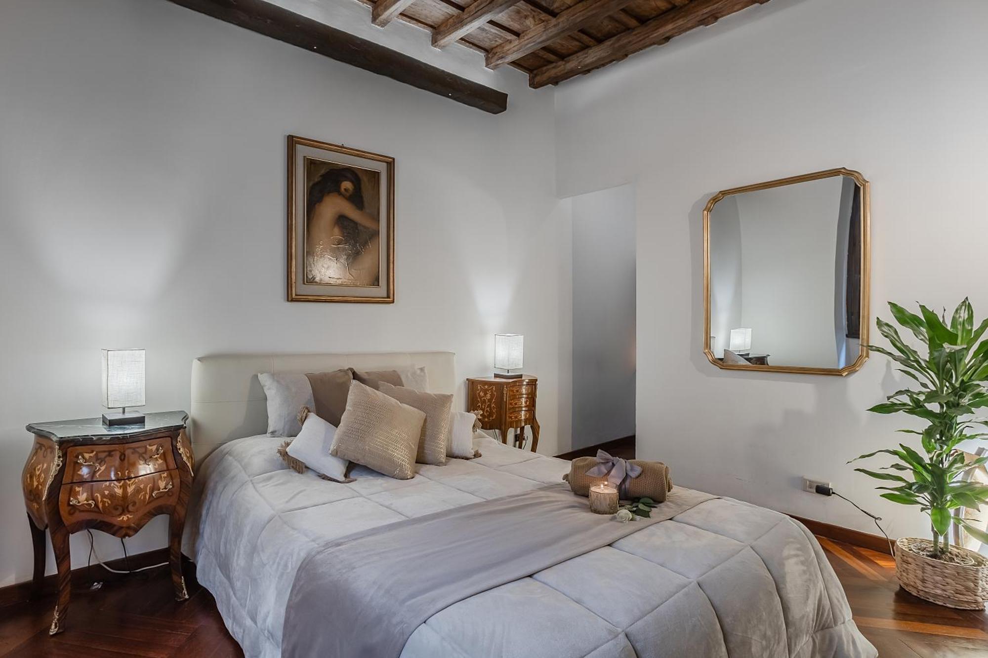 Trevi Fountain Stylish Appartement